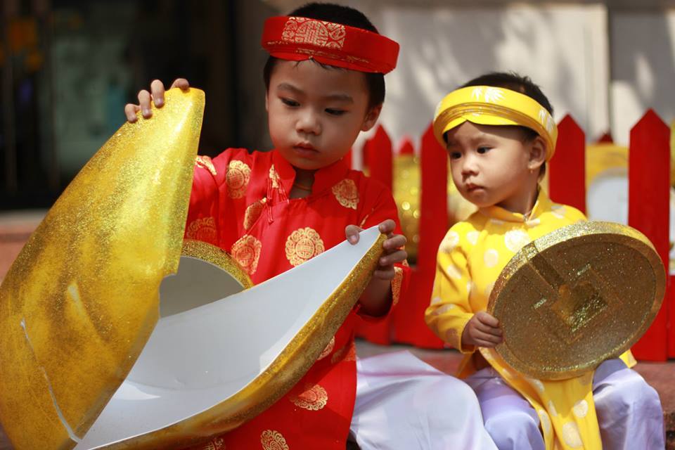 Áo dài bé trai gấm Thái Tuấn màu đỏ