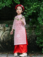 Tặng con gái yêu áo dài của Moon Xinh thật điệu đà