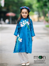 Áo dài trẻ em vẽ tay cho bé gái MX.118 (màu xanh ngọc họa tiết hoa sen)